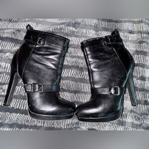 Simply Vera Vera Wang Black Leather Heeled Boots